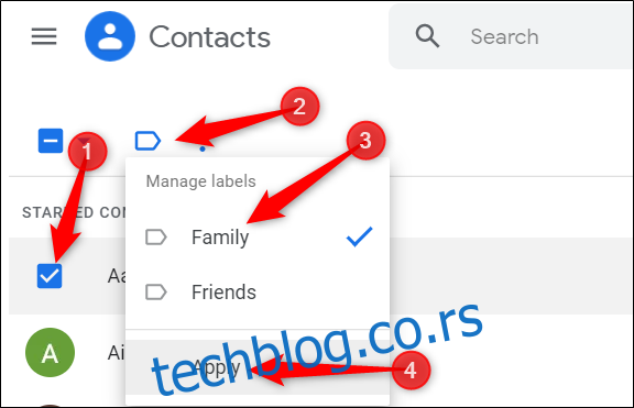 Додајте контакте у постојећу групу.  Кликните на контакт, кликните на икону плаве ознаке, изаберите групу, а затим кликните 